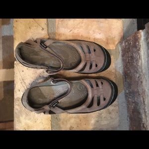 EUC Women’s 7 Jambu Sandals